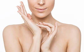 美丽女人的肖像。美容和水疗。皮肤护理的概念