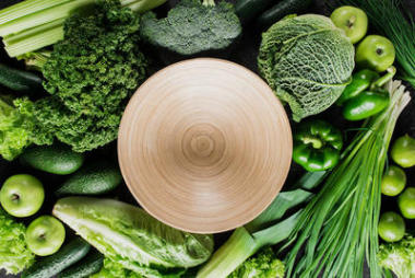 綠色蔬菜與健康飲食觀念的切板