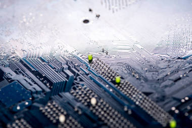 带电解电容和元件的标准主板