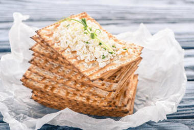 香脆餅干與干酪頂?shù)奶貙憟D圖片