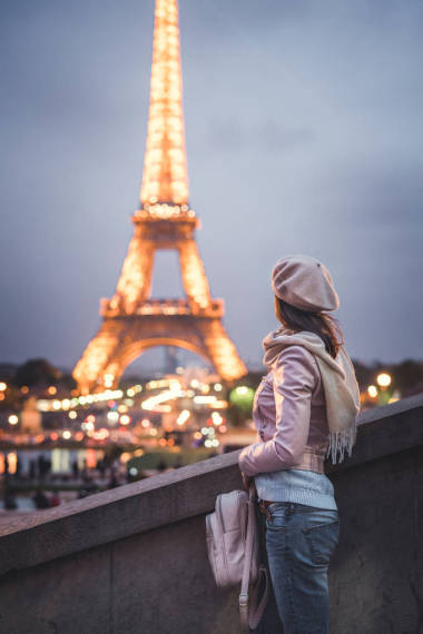 度假的女人图片