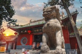 少林是中国中部的佛教寺院