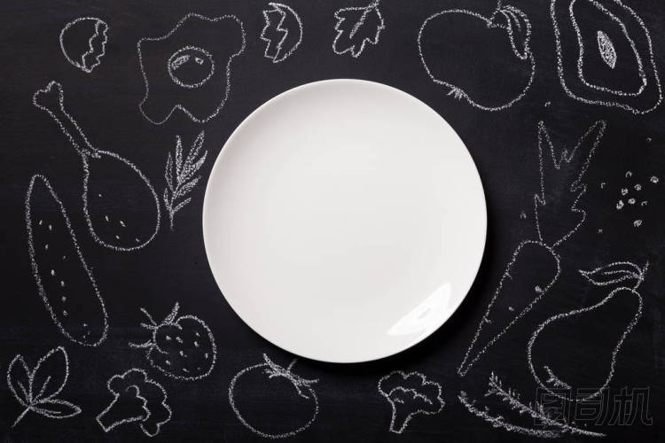 黑板上用粉筆畫的食物