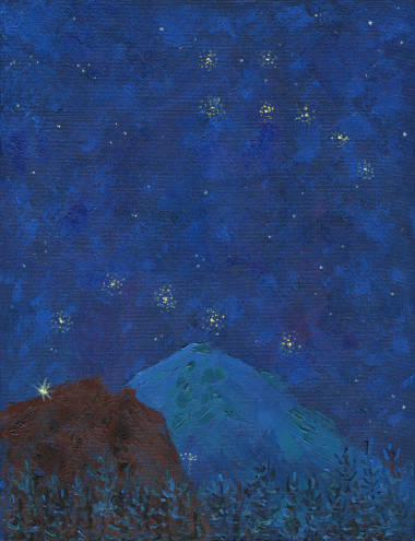 在星光燦爛的夜晚, 有登山的燈光的大雪山