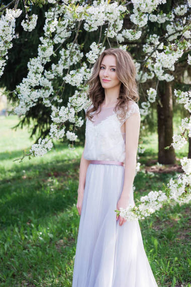 现代新娘的温柔形象。婚纱肖像