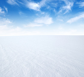 雪和天空图片