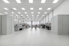 洁净生产室。工业电子制造