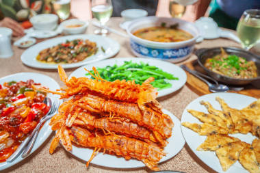 炸螳螂虾等海鲜。高棉风格.图片