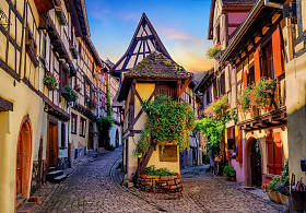 色彩缤纷的半木结构房子，在法国的阿尔萨斯，Eguisheim