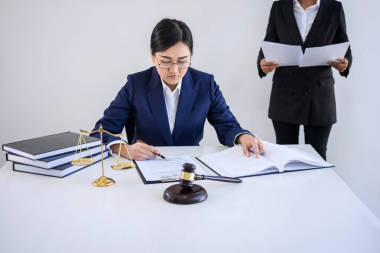 商務(wù)律師團(tuán)隊(duì)合作, 咨詢和報(bào)價(jià)漠不關(guān)心