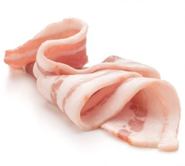 白色背景上孤立的熏肉切片图片