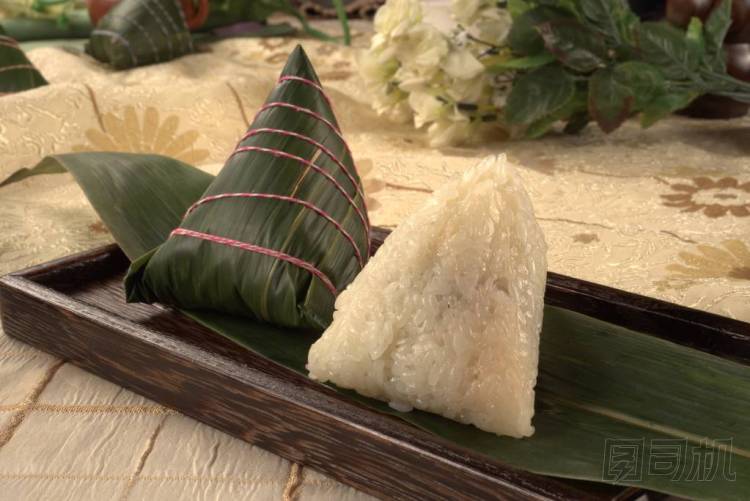 特寫的甜湯圓。中國(guó)傳統(tǒng)食品圖片
