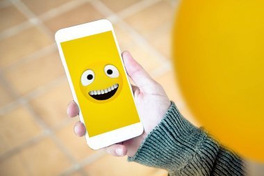 emoji 表情做一個自拍