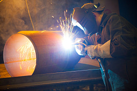 焊机在工作图片