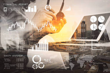 二次曝光的商人與數(shù)字使用 Voip 耳機