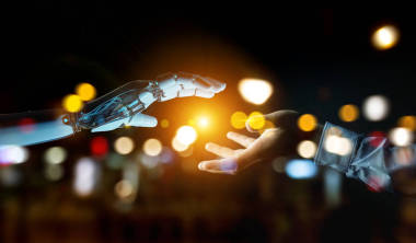 白色機器人手觸摸人類手3d 渲染