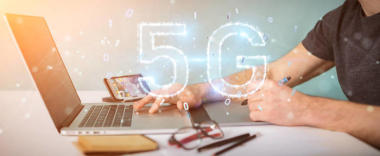 使用5g 網(wǎng)絡(luò)數(shù)字全息圖3d 渲染的圖形設(shè)計(jì)師