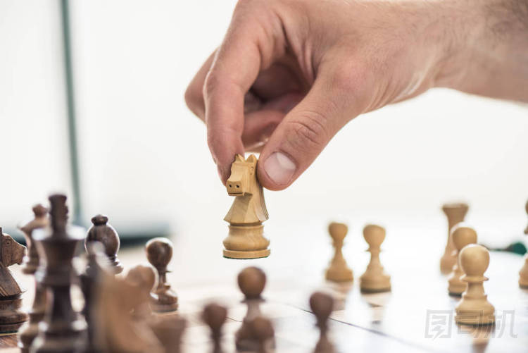 被裁剪的人下棋的鏡頭, 選擇性聚焦