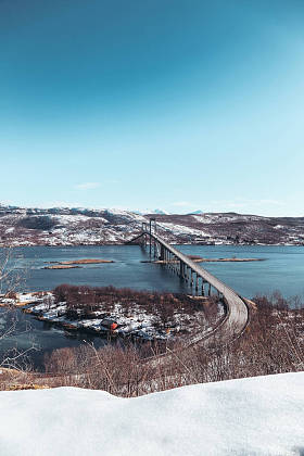 挪威, Tjeldsund 大桥, togheter 与隧道连接罗弗敦群岛的许多桥梁之