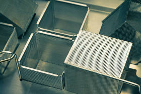 专业厨房钢设备准备食物。定了调子