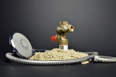 水管和液壓安全組的熱水儲(chǔ)存, 損壞的水垢問題