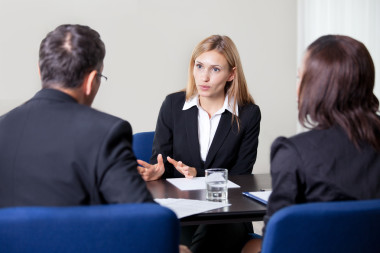 漂亮的年輕女人地名釋義關于她的簡介