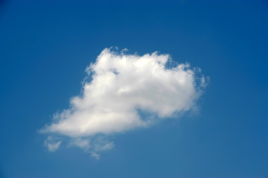 藍(lán)藍(lán)的天空和潔白的云朵圖片