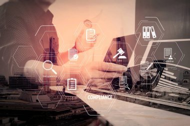 法规、法律、标准、要求和审核的法规遵从性虚拟图. 商人在现代办公室使用智能电话、数字平板电脑和笔记本计算机和文件