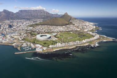 开普敦全景, 鸟瞰图。信号山和桌山, 空中相片, 美丽的天气