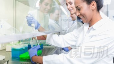 研究實(shí)驗(yàn)室的科學(xué)家小組