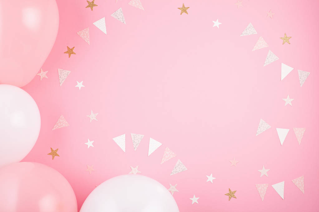 女孩党配件在粉红色背景。邀请, 生日, 单身派对, 婴儿沐浴概念
