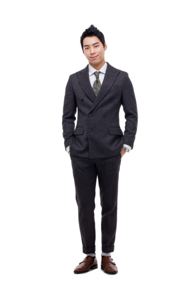 年輕的亞洲商人