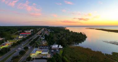 日落在移动的海湾, 阿拉巴马在海湾海岸 