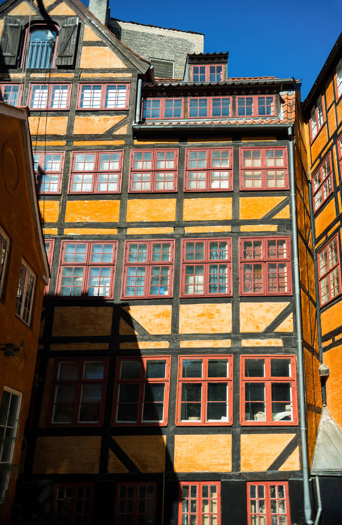 丹麦哥本哈根城市景观与明亮的建筑