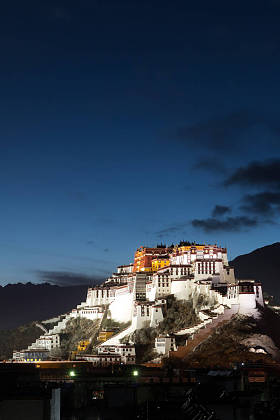 布达拉宫在西藏，中国图片