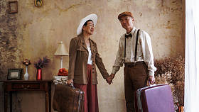 复古复古时尚亚洲高级情侣退休后的豪华旅