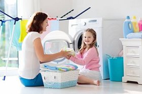 洗衣房带洗衣机的家庭图片