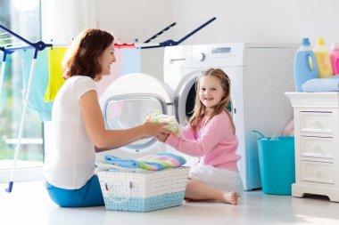 洗衣房带洗衣机的家庭图片 洗衣房带洗衣机的家庭图片