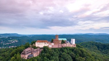 Wartburg 圖林根州愛森納赫德國(guó)教科文組織世界遺產(chǎn)遺址的無(wú)人機(jī)鳥瞰圖