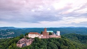 Wartburg 图林根州爱森纳赫德国教科文组织世界遗产遗址的无人机鸟瞰图
