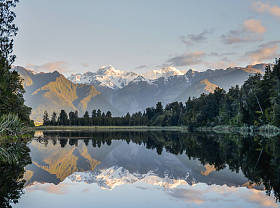 新西兰南部的马西森湖照片