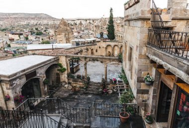 土耳其的傳統(tǒng)建筑和美麗的巖層的高角度