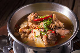 锅鸡香草汤