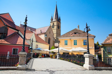 在布加勒斯特的历史建筑。老桥，中世纪的房子件