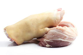 裸腿和白底猪肉图片
