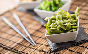 日本亚洲食品毛豆小吃, 用盐煮的青豆