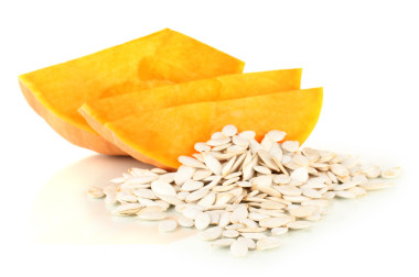 孤立在白色的南瓜種子