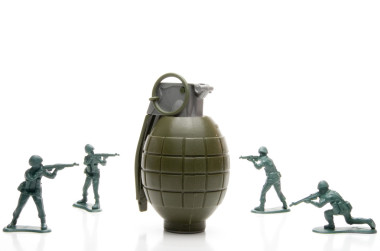 士兵和手榴彈