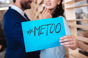 兴奋的老板爱抚他的秘书