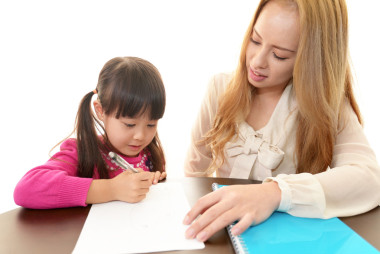 英語老師學習的女孩.